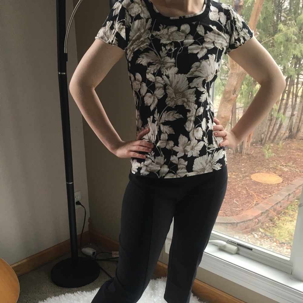 Beautiful Banana Republic Floral Pattern Top Size XS